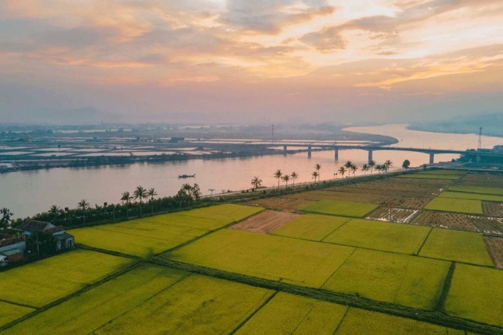 🌉 CẦU GIANH – BIỂU TƯỢNG LỊCH SỬ VÀ VẺ ĐẸP THIÊN NHIÊN QUẢN