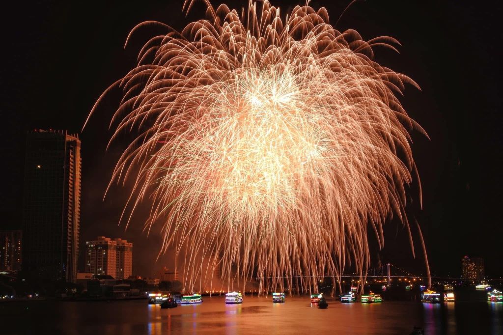 Details of 6 spots to watch the New Year's fireworks in Da Nang: Hội A - 1