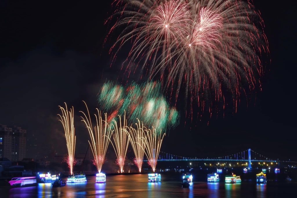 Details of 6 spots to watch the New Year's fireworks in Da Nang: Hội A - 3