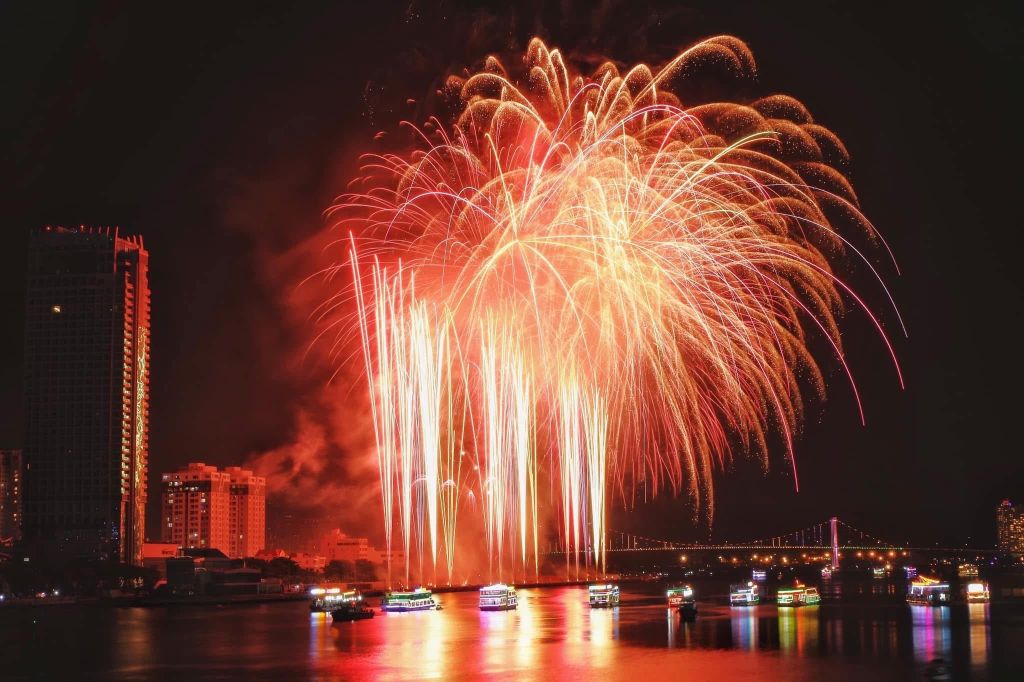 Details of 6 spots to watch the New Year's fireworks in Da Nang: Hội A - 4