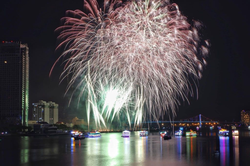 Details of 6 spots to watch the New Year's fireworks in Da Nang: Hội A - 6