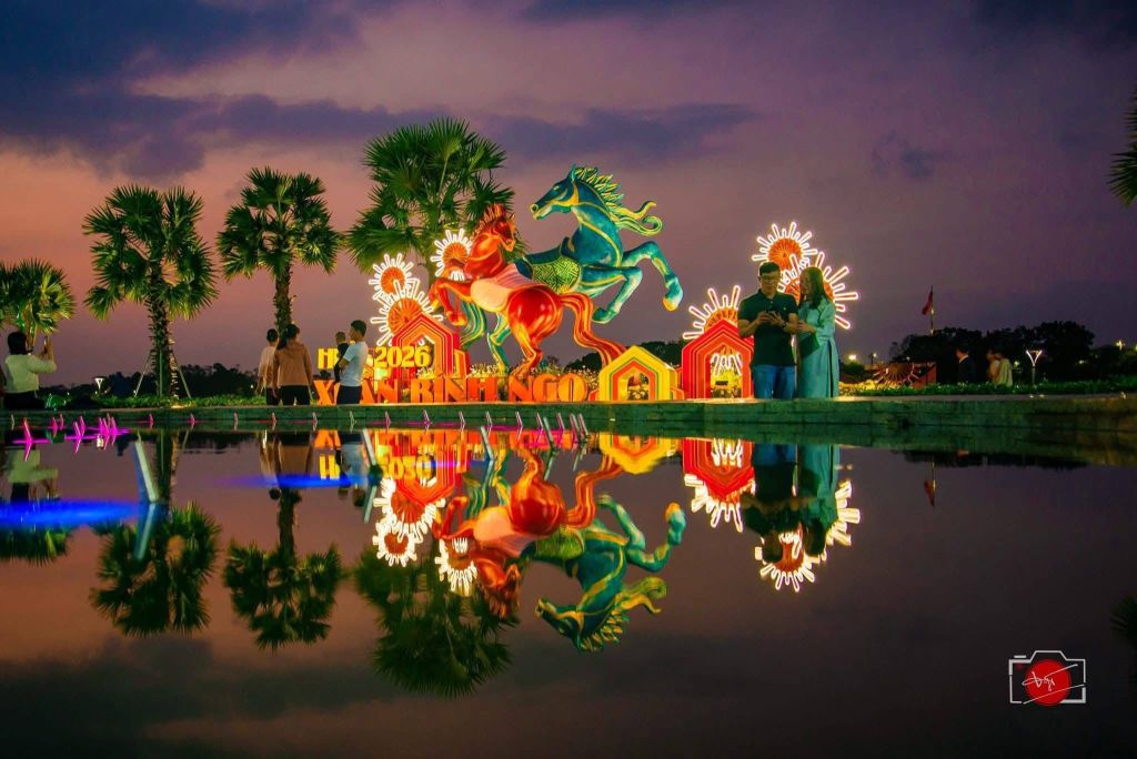 Caballos multicolores de Huế ❤️-----------Fuente: Ciudadela de HuếFoto: Đăn - 1