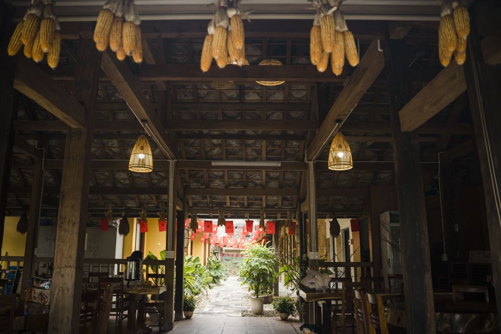 Dìn Homestay - 一间双人床 + 一张单人床的房间