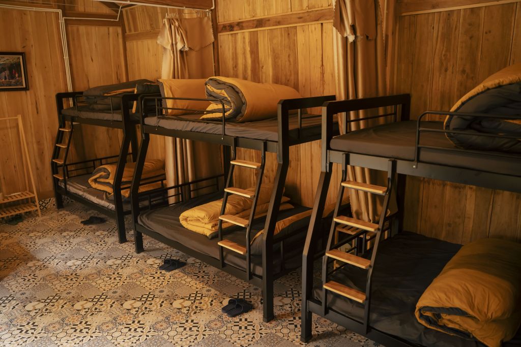 Dìn Homestay - Dormitorio con literas para 8 personas