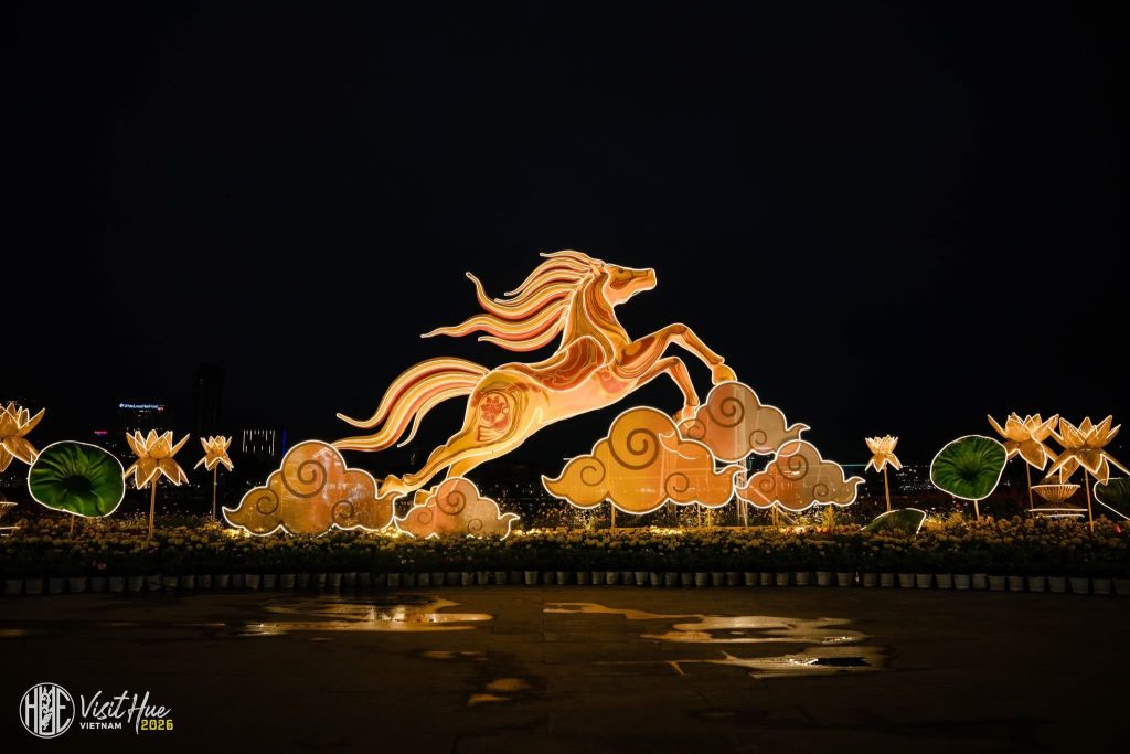 🎠 THE HORSE MASCOT AT HUE SPRING FESTIVAL 2026 – DISTINCTIVE FROM THE SPIRIT - 5