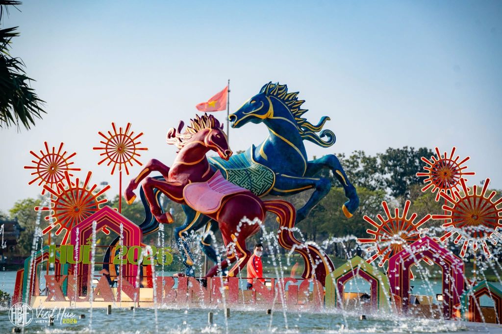 🎠 THE HORSE MASCOT AT HUE SPRING FESTIVAL 2026 – DISTINCTIVE FROM THE SPIRIT - 6