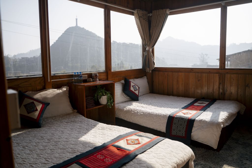 Phòng Đôi View Cột Cờ | Nhà hàng & Homestay Hiển Xuyến – Lô Lô Chải