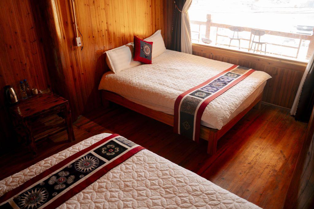 Phòng Đôi 2 Giường View Cột Cờ | Homestay Hiển Xuyến – Lô Lô Chải