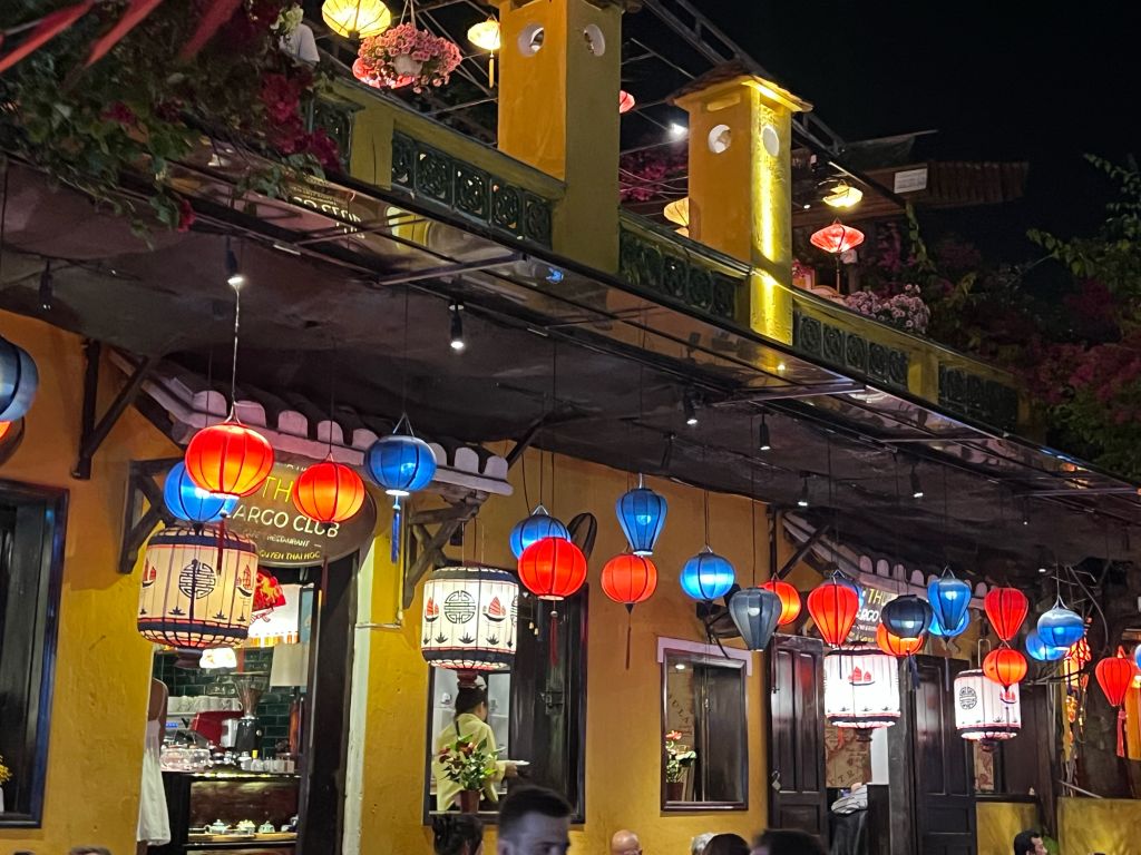 El primer día del Tet en el corazón del casco antiguo de Hoi An: mucha gente, pero el corazón vacío. - 7