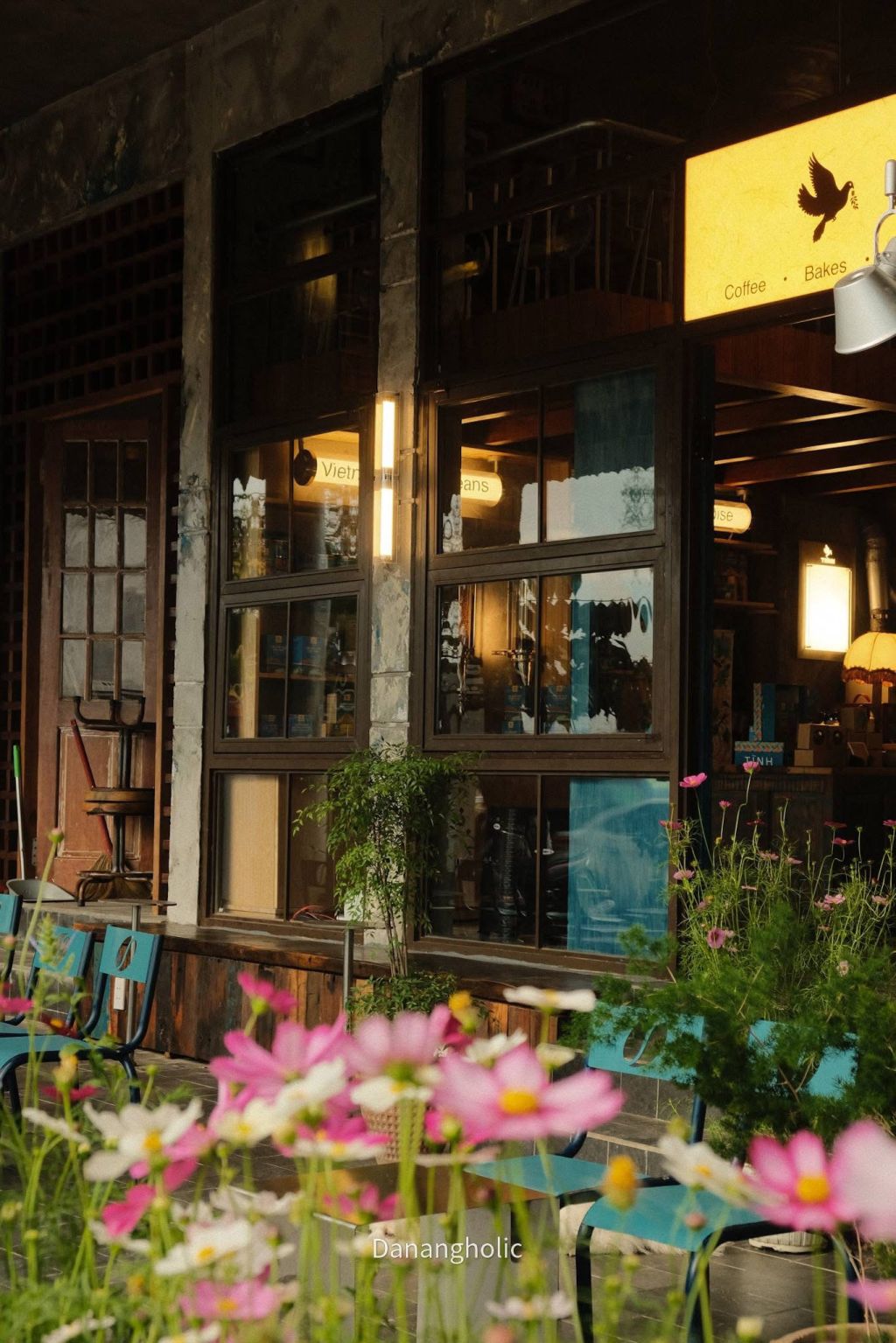 The new house is filled with the fragrant aroma of baked goods - brunch - and coffee. - 3