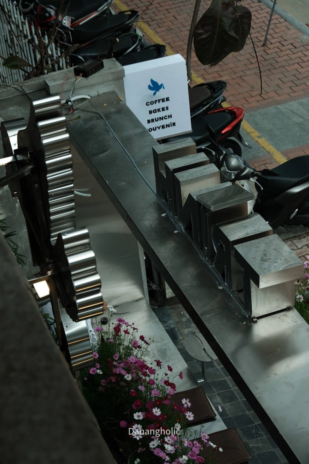 The new house is filled with the fragrant aroma of baked goods - brunch - and coffee. - 4