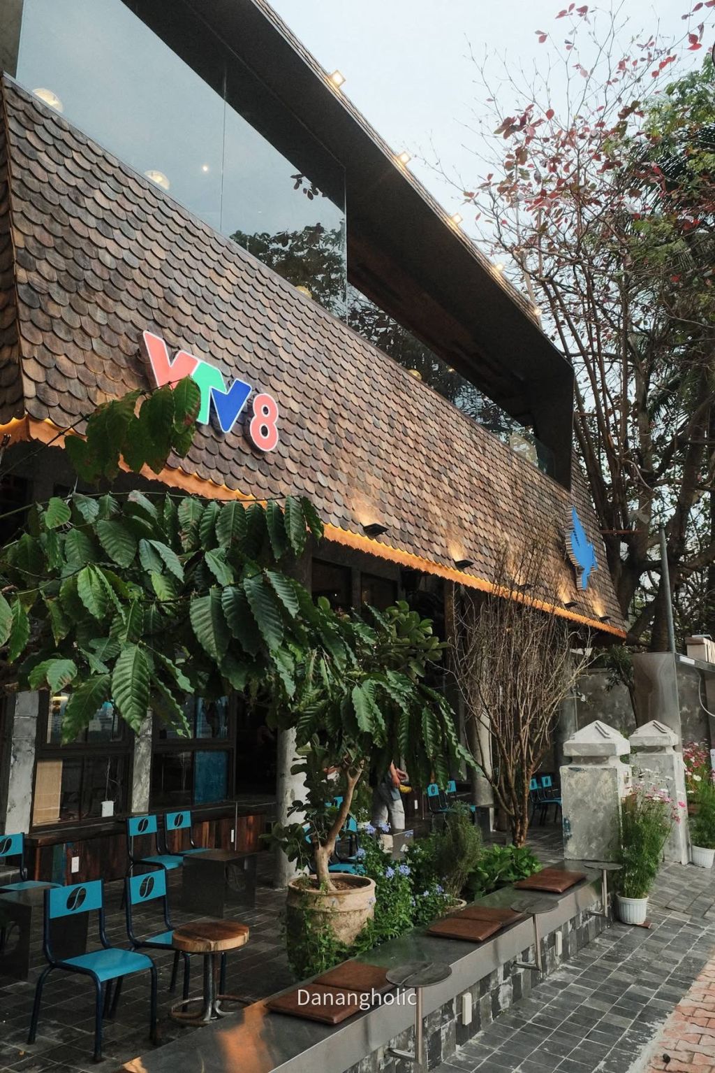 The new house is filled with the fragrant aroma of baked goods - brunch - and coffee. - 9