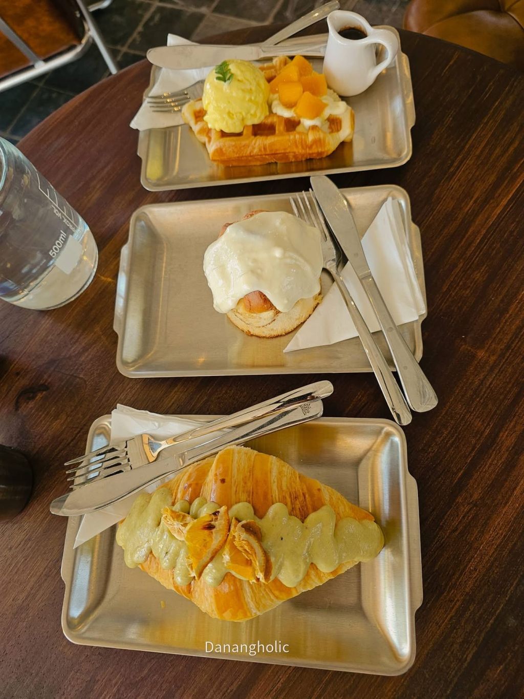 The new house is filled with the fragrant aroma of baked goods - brunch - and coffee. - 10