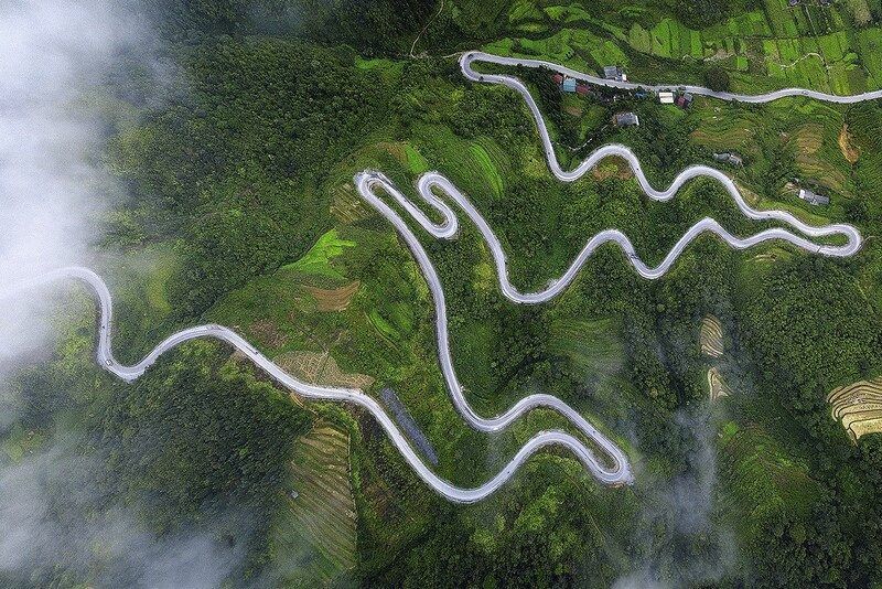 The Happiness Road in Ha Giang – A journey to explore the symbol amidst the rocky highlands.