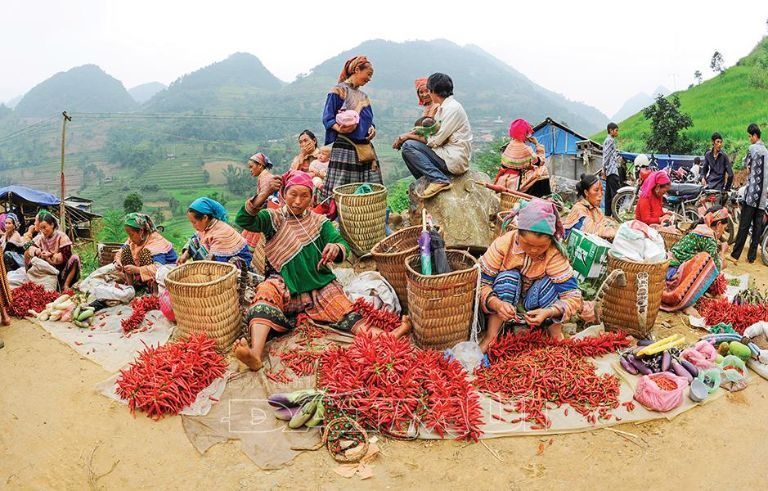 Lũng Cú Market in Ha Giang – A vibrant trading hub at the northernmost point of the country.