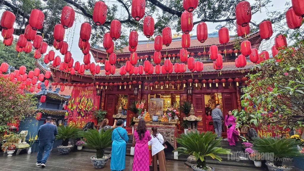 Tuyên Quang: Spiritual tourism attracts visitors at the beginning of Spring. - 2