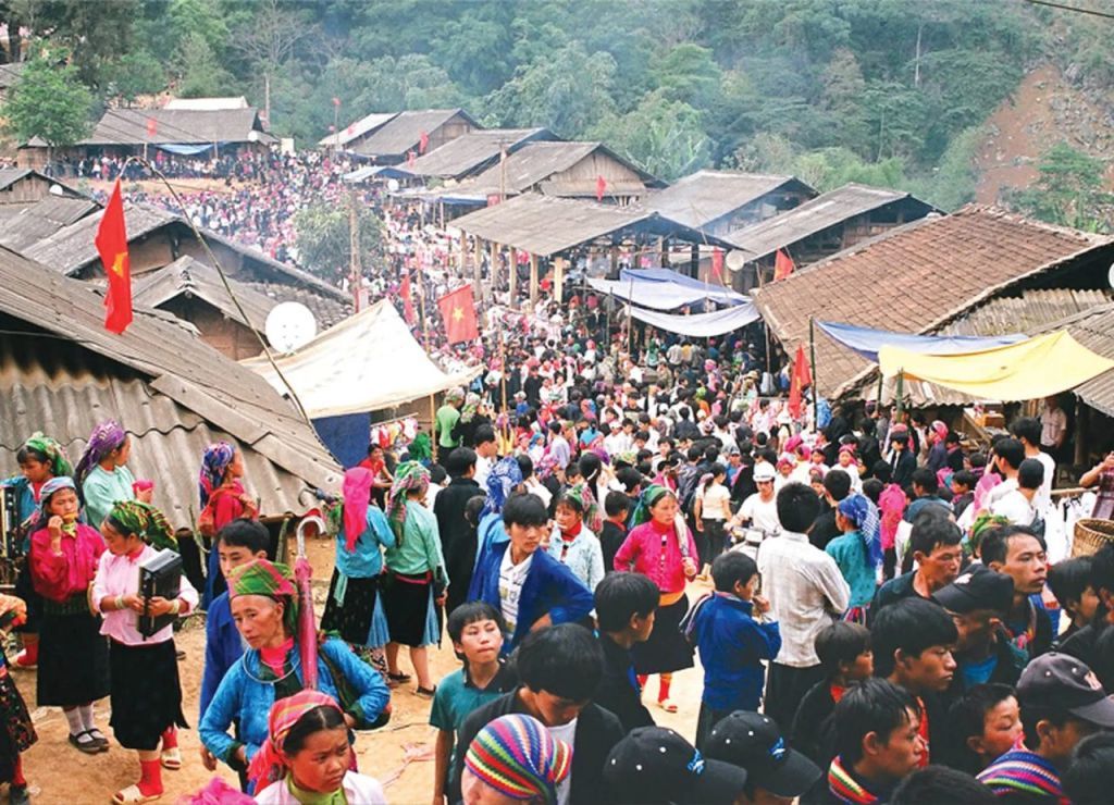 Lũng Cú Market – A Cultural Mosaic in the Northernmost Rocky Region - 1
