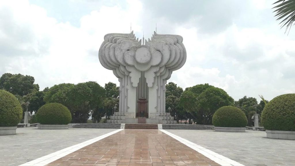 Explore the Tuyên Quang Memorial – An architectural masterpiece with historical significance.