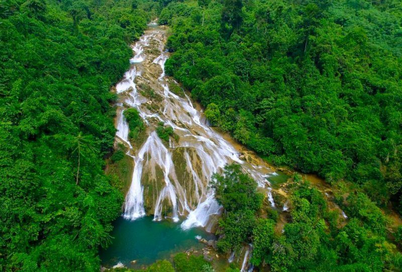 Ban Ba Waterfall – A masterpiece of three tiers in the mountains and forests of Tuyen Quang.