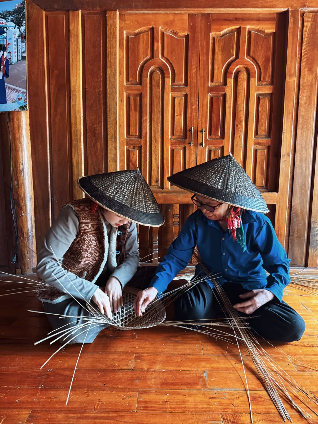 The conical hat is closely associated with the Tay people in Xuân Giang commune, Quang district. - 4