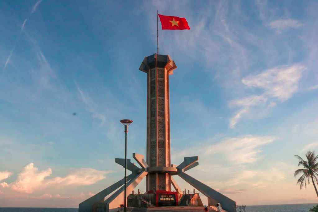 Con Co Island: A Love Song Between the Blue Waves and the Great Forest - 1