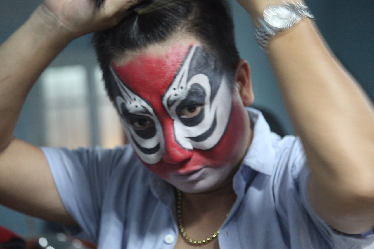 Nguyen Hien Dinh Tuong Theater – a night living with the theatrical heritage of Quang. - 4