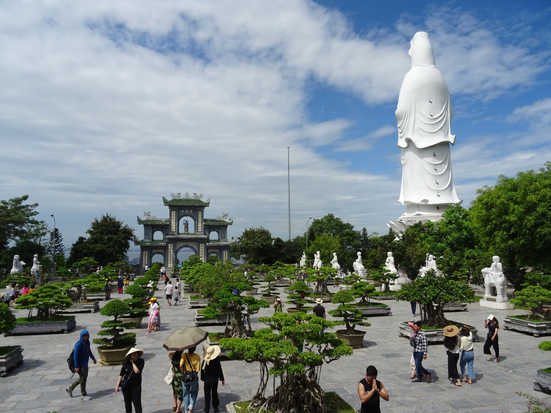 Pagode Linh Ứng – Baie de Bụt Sơn Trà : le lieu où Quan Âm, la plus haute statue du Vietnam, surplombe la mer de l'Est. - ảnh 2