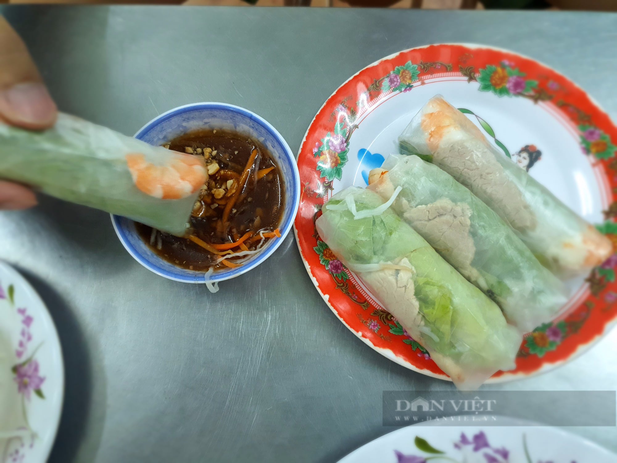 Dat Thanh frying flour – 40 years of preserving the Chinese recipe, the corner of Vo Van Tan is always packed in the afternoons. - ảnh 5
