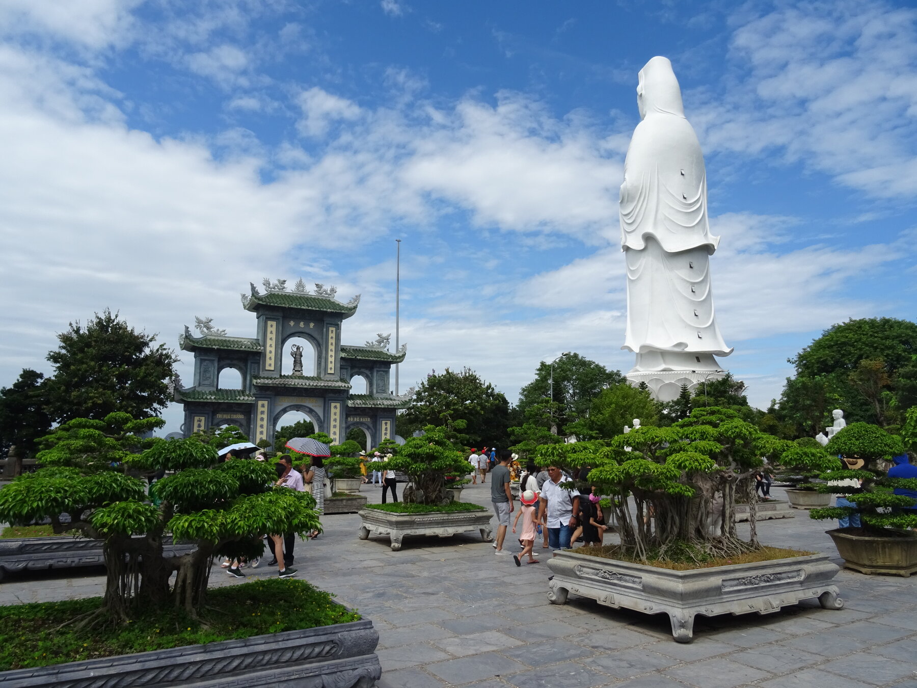 Pagode Linh Ứng – Baie de Bụt Sơn Trà : le lieu où Quan Âm, la plus haute statue du Vietnam, surplombe la mer de l'Est. - ảnh 1