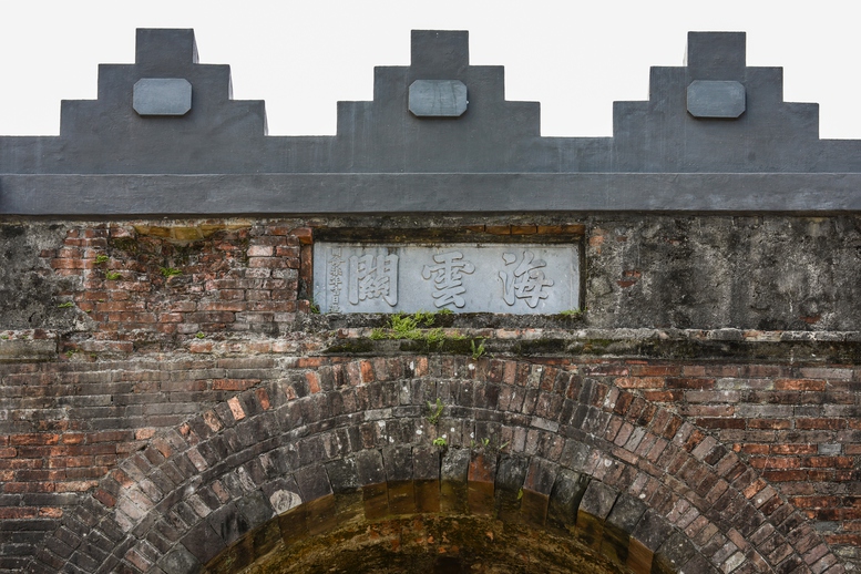 Hai Van Gate – a 200-year-old checkpoint standing still amidst clouds and waves. - ảnh 7