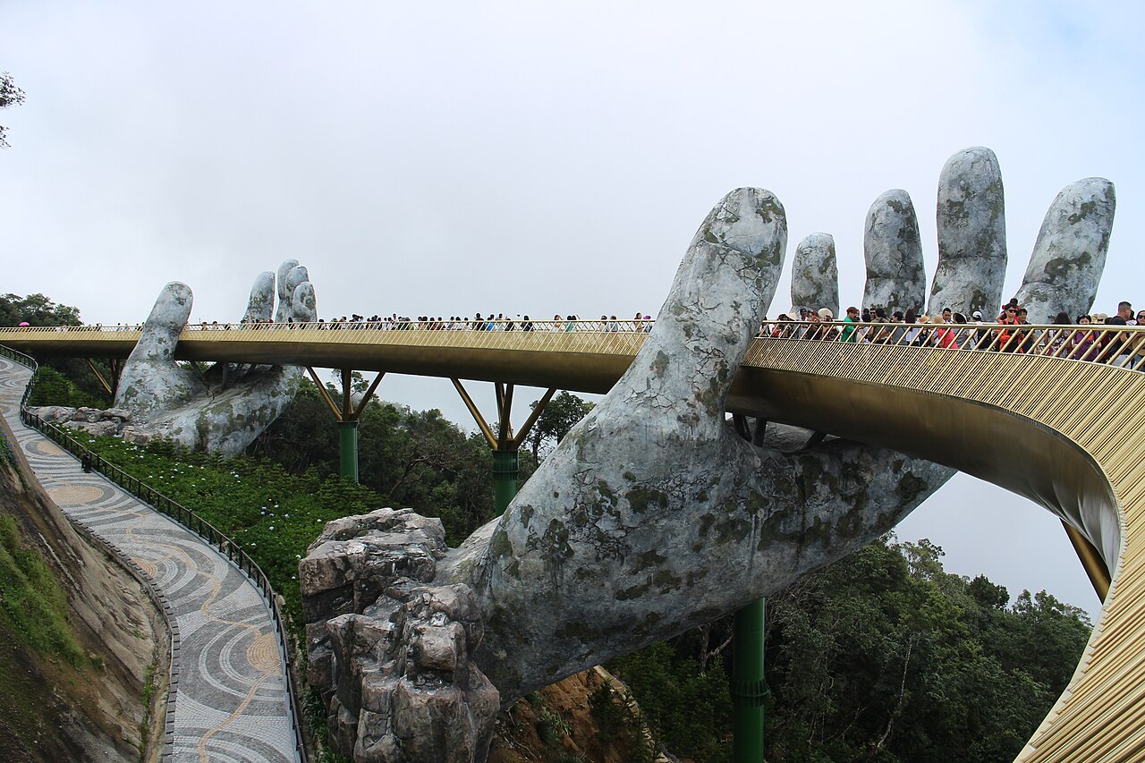 Golden Bridge Ba Na – the stone hands lifting the entire strip of clouds amidst the vast mountains. - ảnh 5