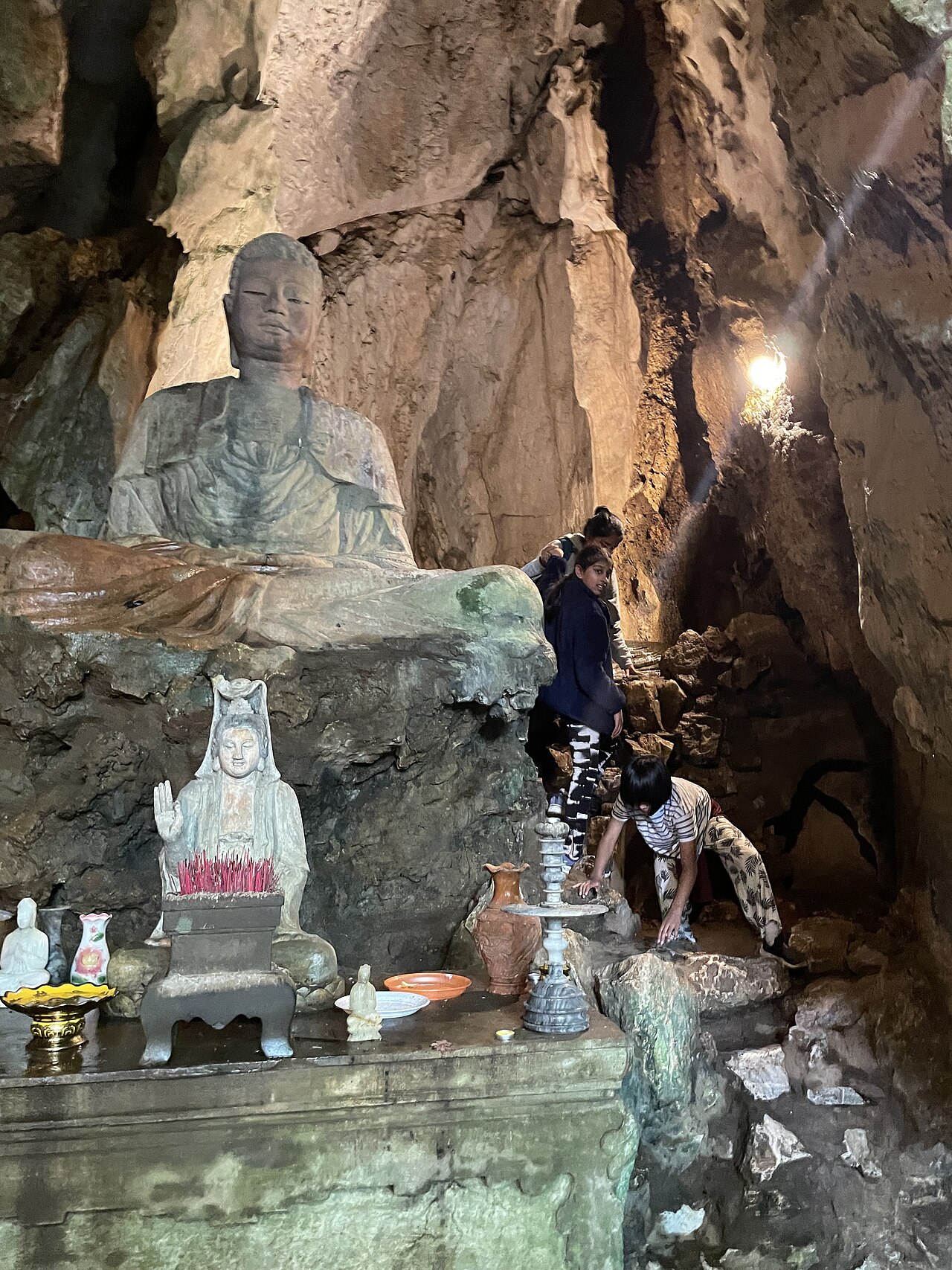 Non Nuoc Stone Carving Village – where cold stone becomes vibrant art. - ảnh 7
