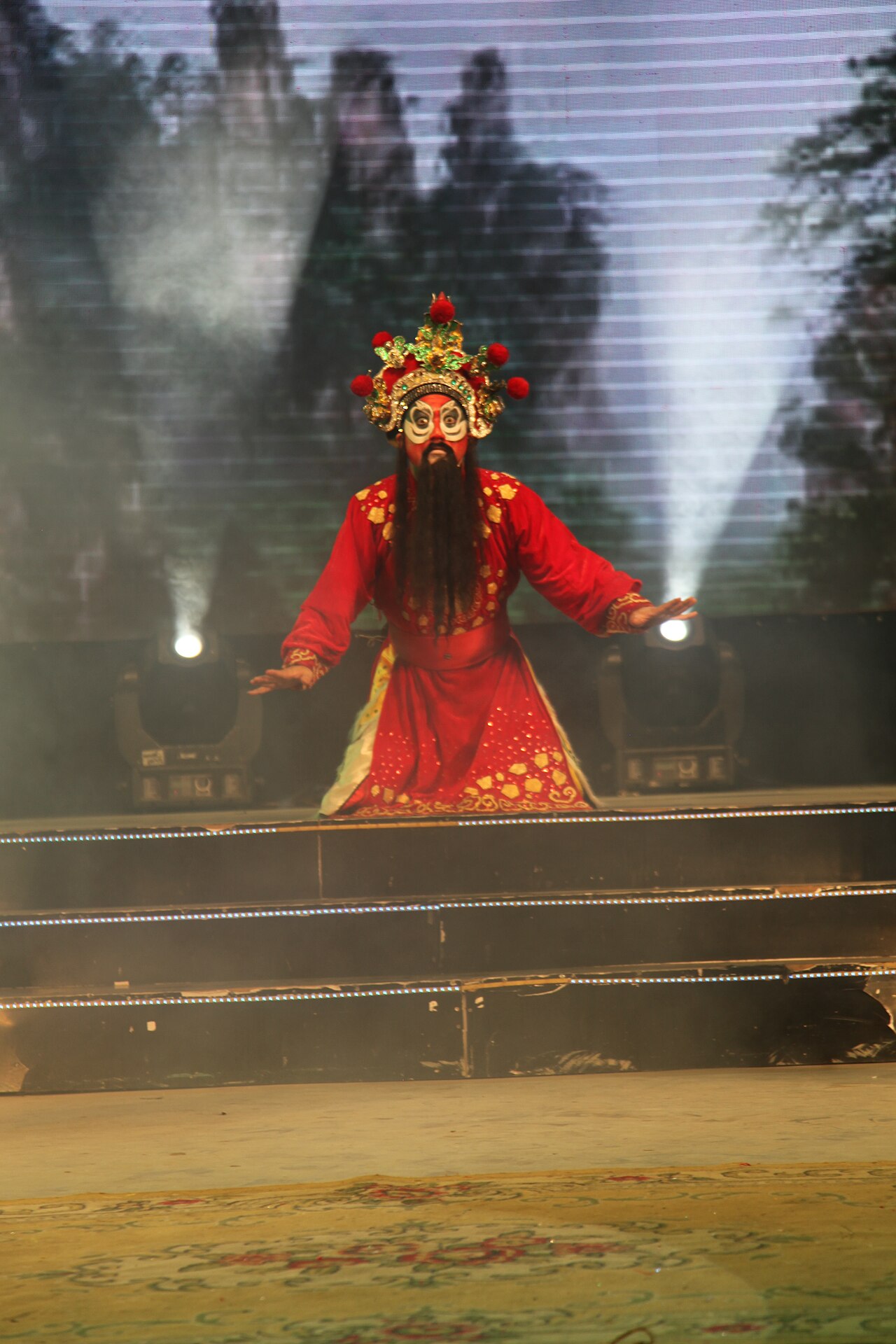 Nguyen Hien Dinh Tuong Theater – a night living with the theatrical heritage of Quang. - ảnh 5