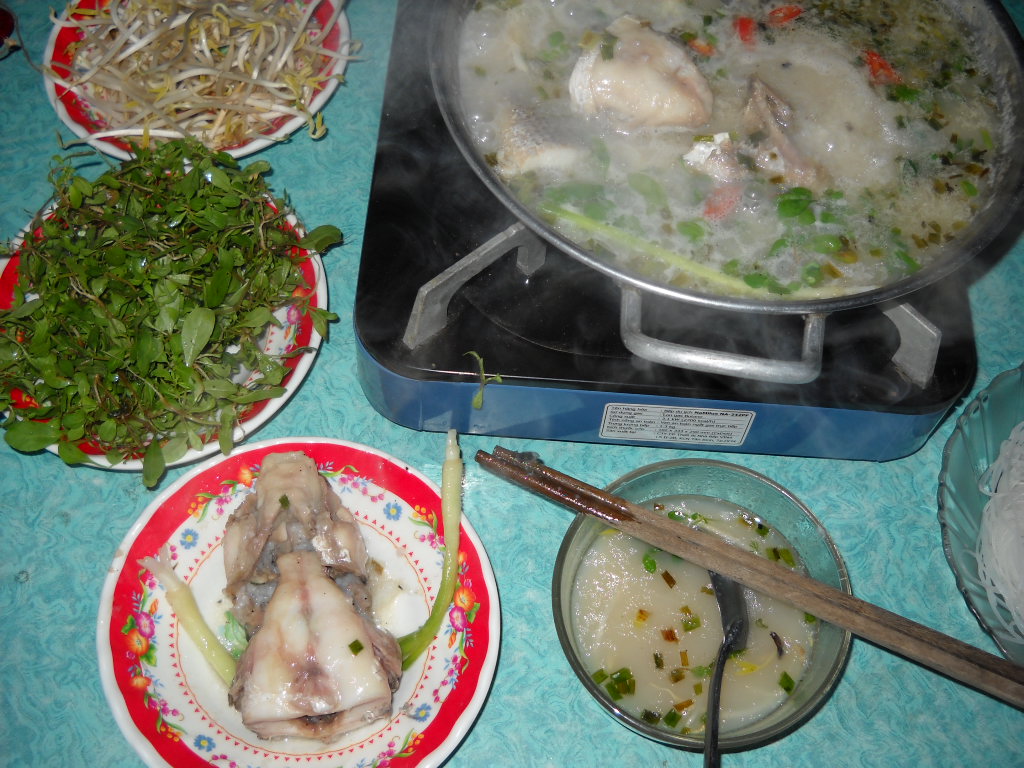 Dong Ha snakehead fish porridge — A bowl of "bed sheet" noodle soup rich in hometown flavor. - 3