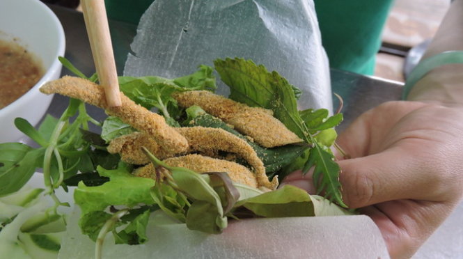 Nam Ô fish salad – a specialty of the fishing village at the foot of Hai Van Pass. - ảnh 7