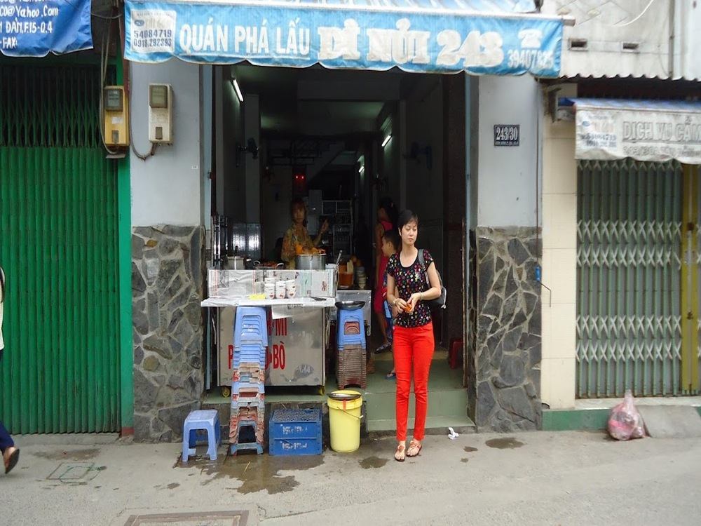 Dì Nủi's beef phá lấu – 40 years in the alley of Xóm Chiếu, with the rich coconut broth of District 4. - ảnh 9