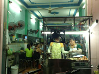 Dat Thanh frying flour – 40 years of preserving the Chinese recipe, the corner of Vo Van Tan is always packed in the afternoons. - ảnh 10