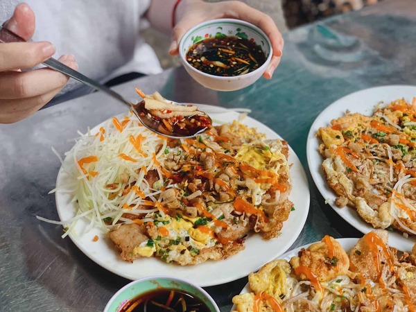 Dat Thanh frying flour – 40 years of preserving the Chinese recipe, the corner of Vo Van Tan is always packed in the afternoons. - ảnh 9