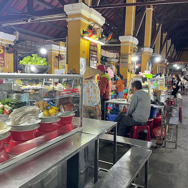 Hoi An Market in the morning – a leisurely riverside market filled with delightful aromas. - 1