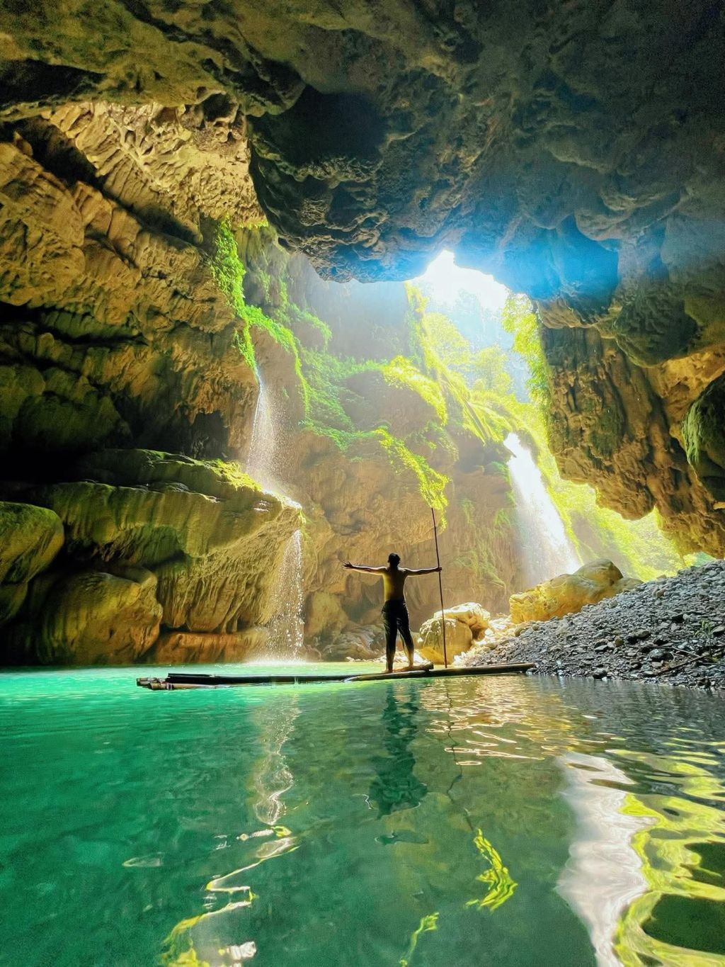 Recently, this waterfall has become extremely popular in Ha Giang... Phin T Waterfall. - 1