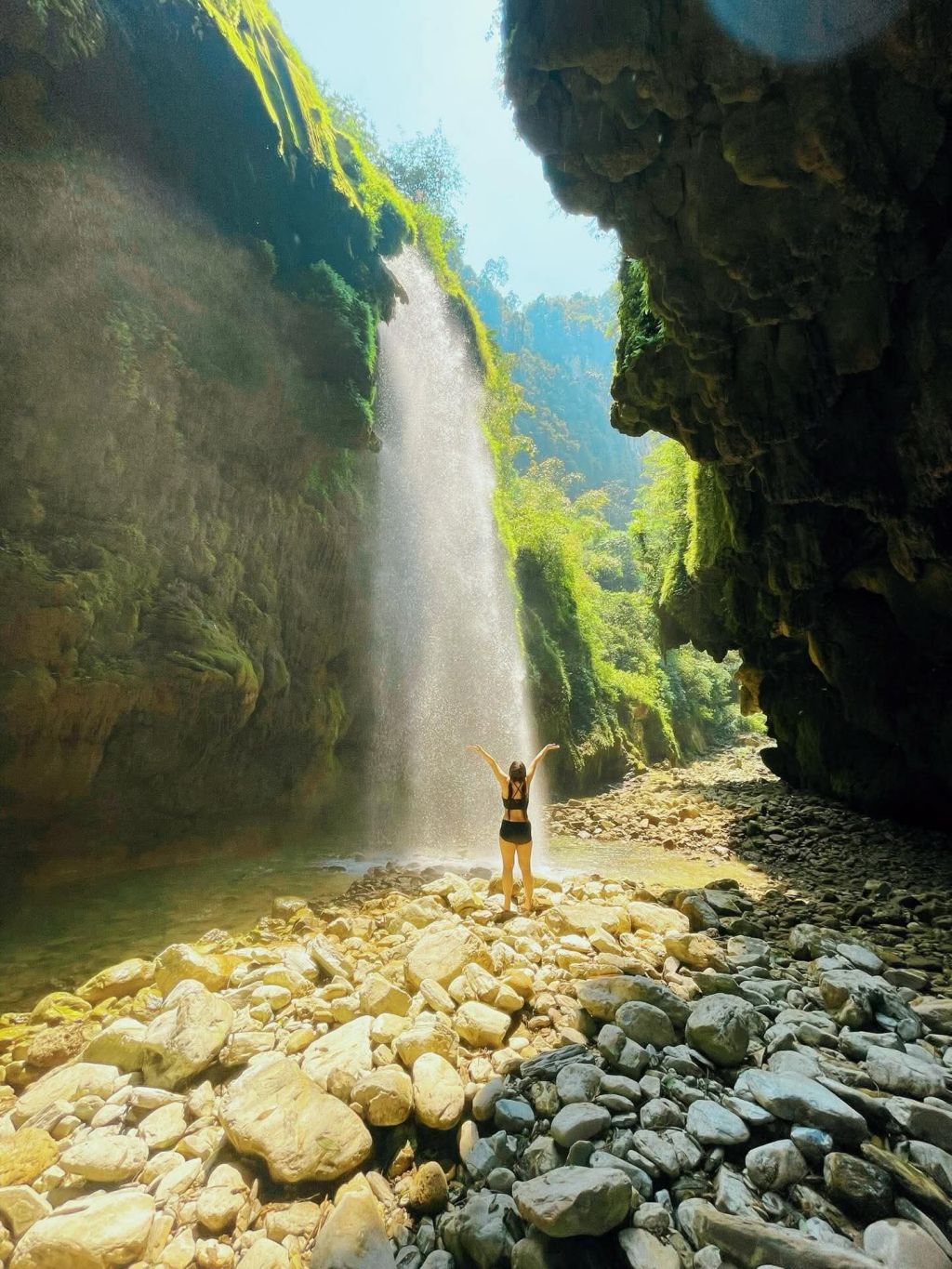 Recently, this waterfall has become extremely popular in Ha Giang... Phin T Waterfall. - 4