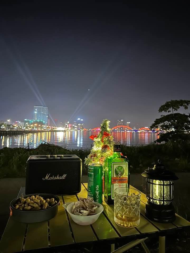 A corner of Da Nang that is still satisfying without the noise… Sitting by the shore. - 4