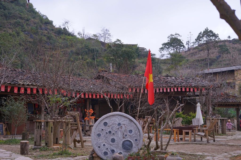 The Thên Pả - a place that serves as a tranquil retreat beneath the cotton trees. - ảnh 7