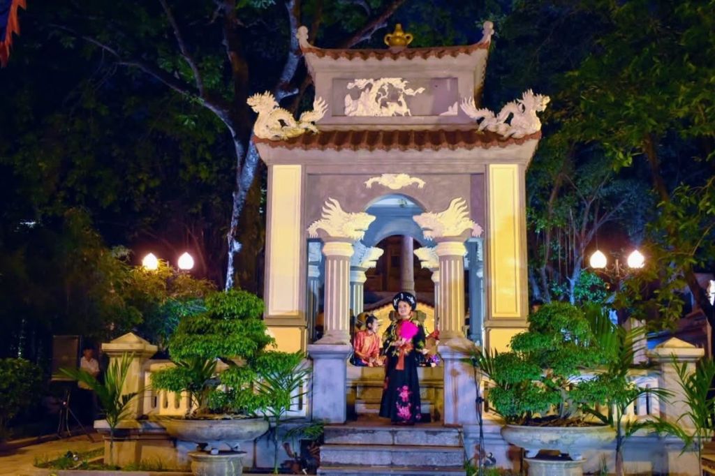 Hoan Kiem Walking Street on weekends: a stable and enjoyable entertainment space. - 3