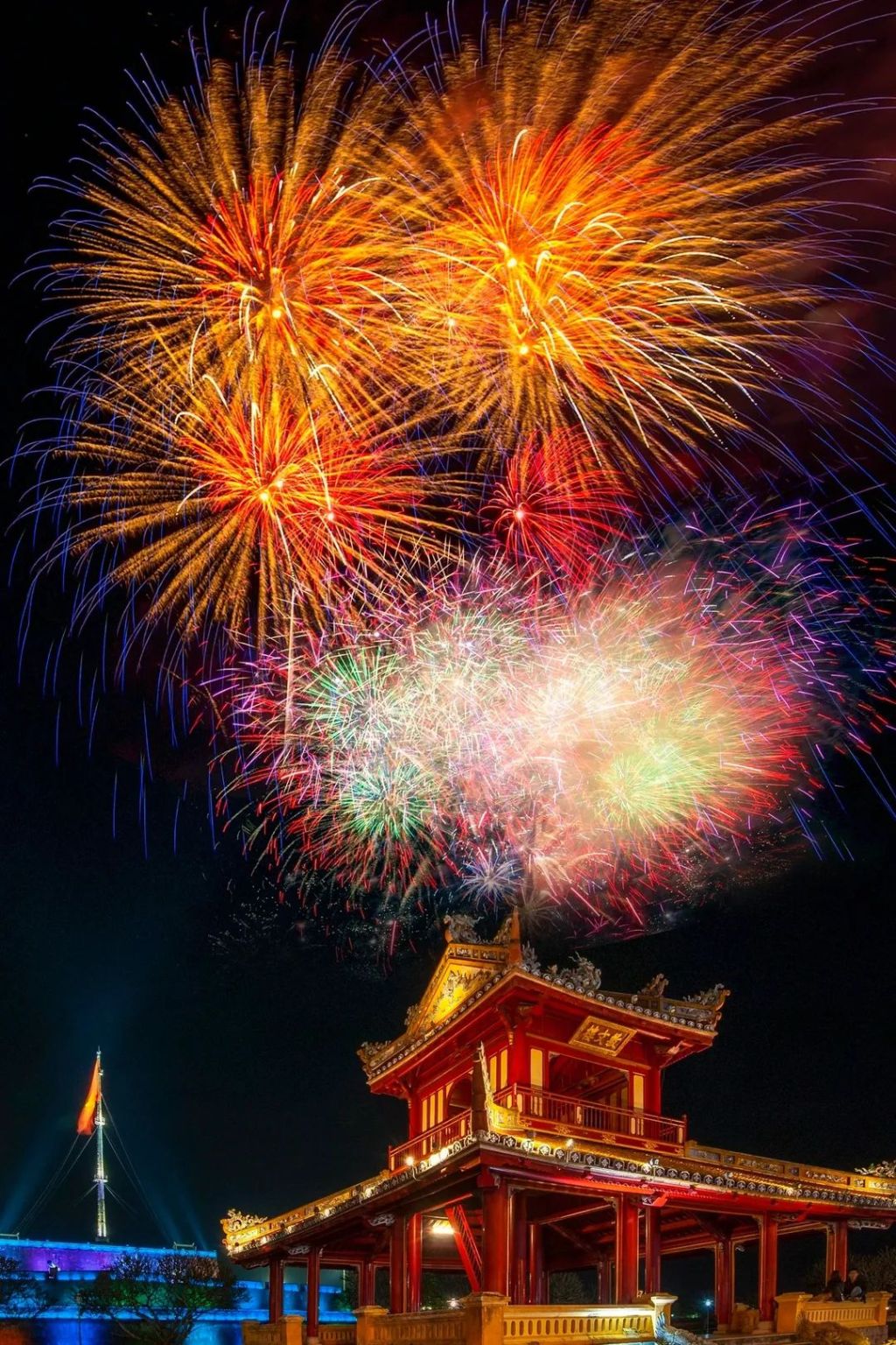 So awesome! The Imperial City of Hue is OPEN FOR FREE NIGHT ENTRANCE with the program... - ảnh 6