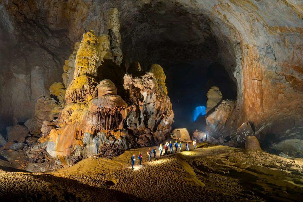 A place in Vietnam that you can't just go to if you have money. - 4