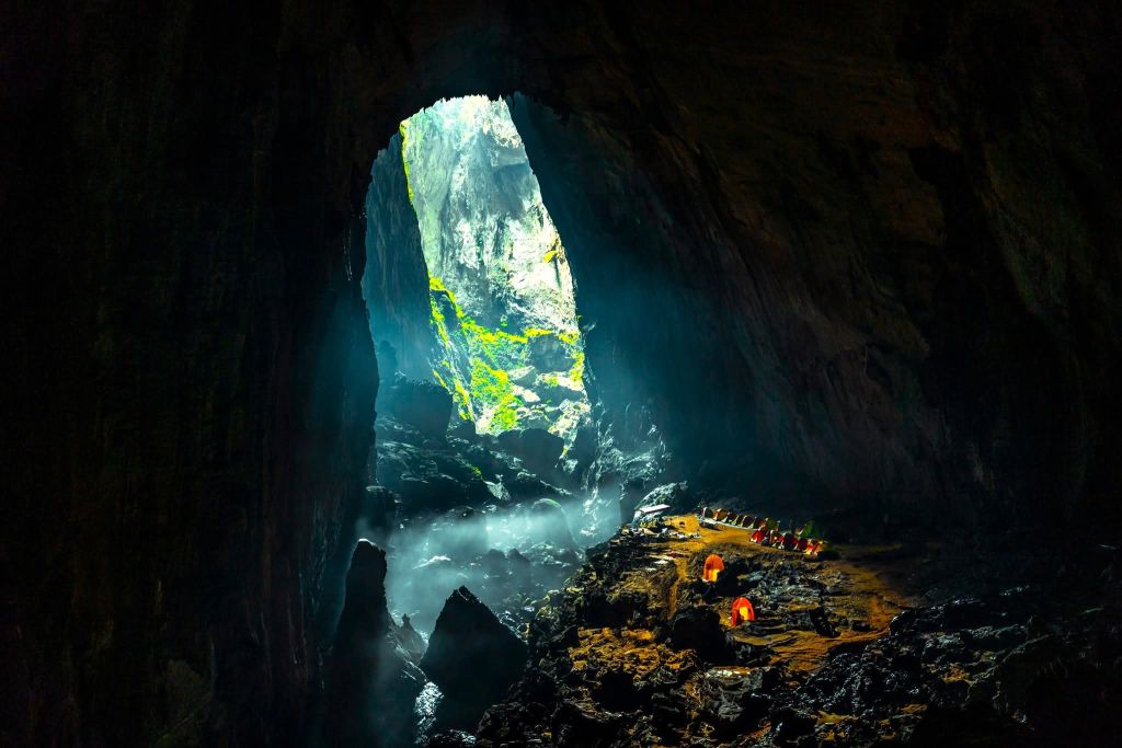 A place in Vietnam that you can't just go to if you have money. - ảnh 5