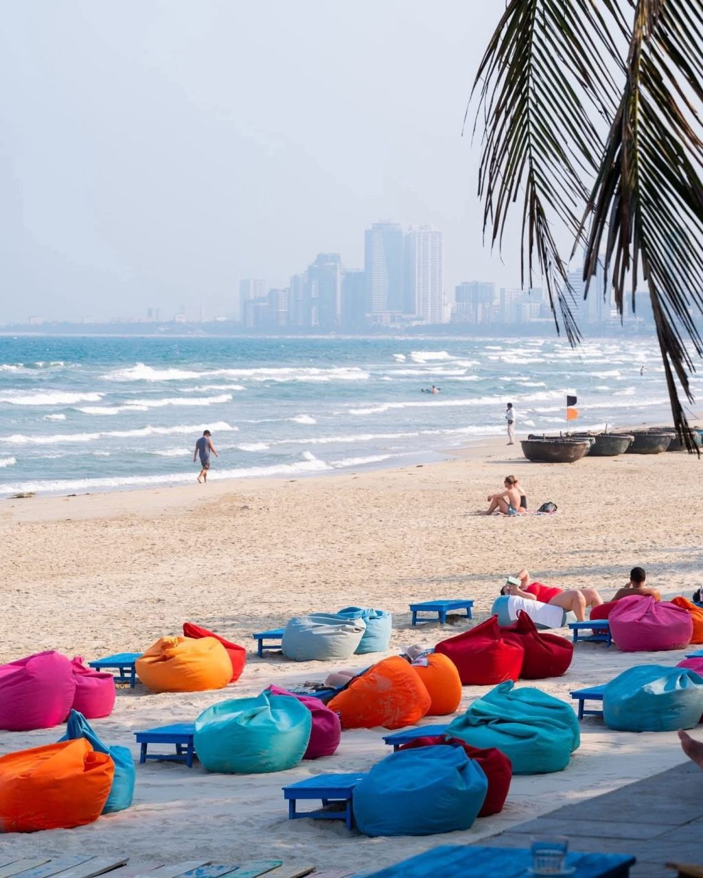 Da Nang has another colorful beachfront café. - 1