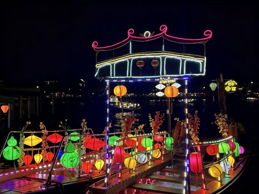 Hoi An at Night - Where Lantern Lights Illuminate Emotions - 1