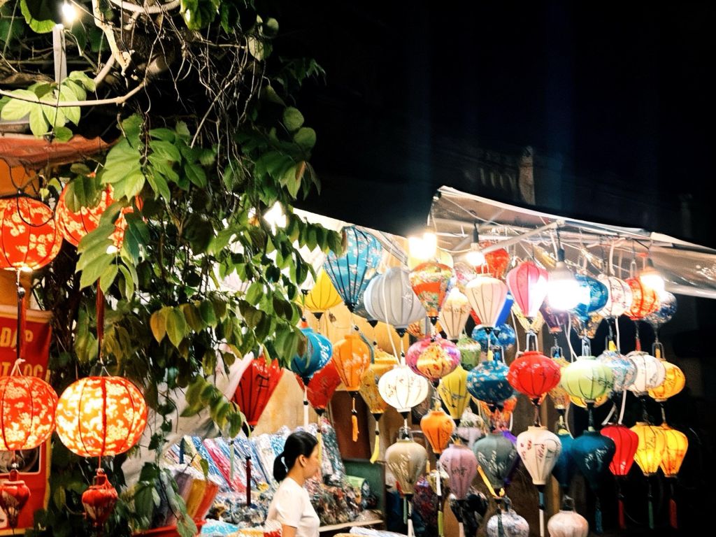 Hoi An at Night - Where Lantern Lights Illuminate Emotions - ảnh 6